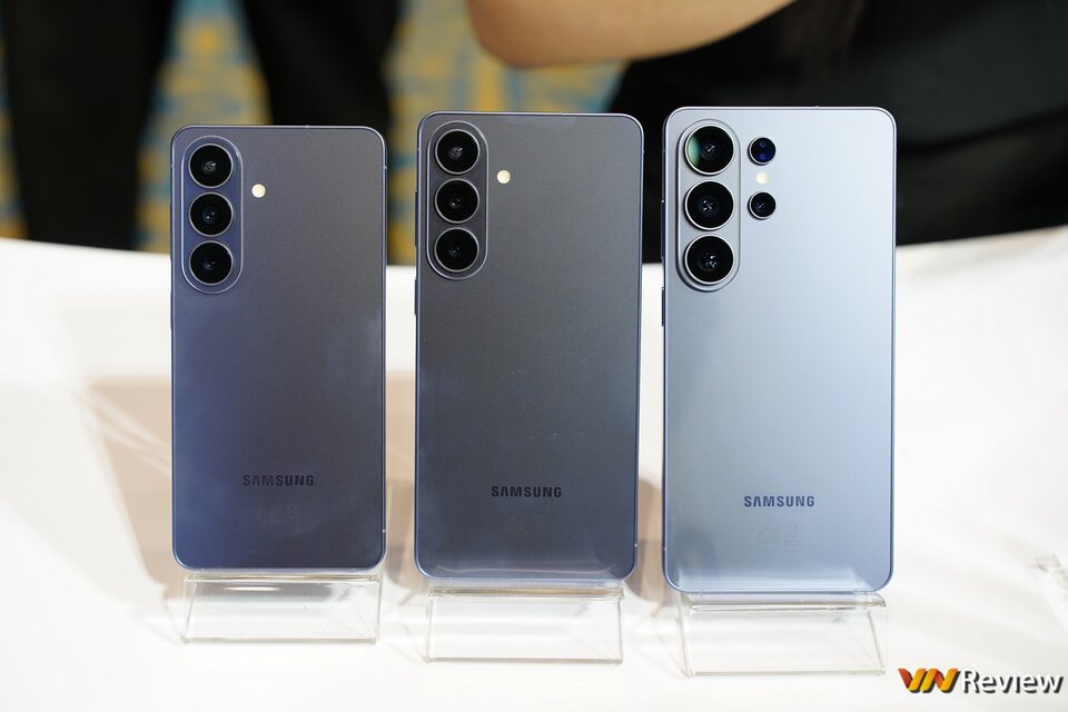 Trên tay bộ đôi Samsung Galaxy S26 và S26+: Diện mạo đồng nhất với bản Ultra, nâng cấp pin trên bản tiêu chuẩn và đặt trọn sức mạnh vào Exynos