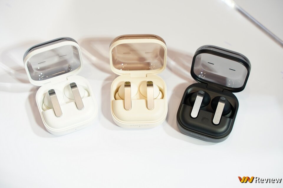 Trên tay Galaxy Buds4 và Buds4 Pro: Thay đổi diện mạo, tập trung vào chất âm và mở rộng hệ sinh thái AI