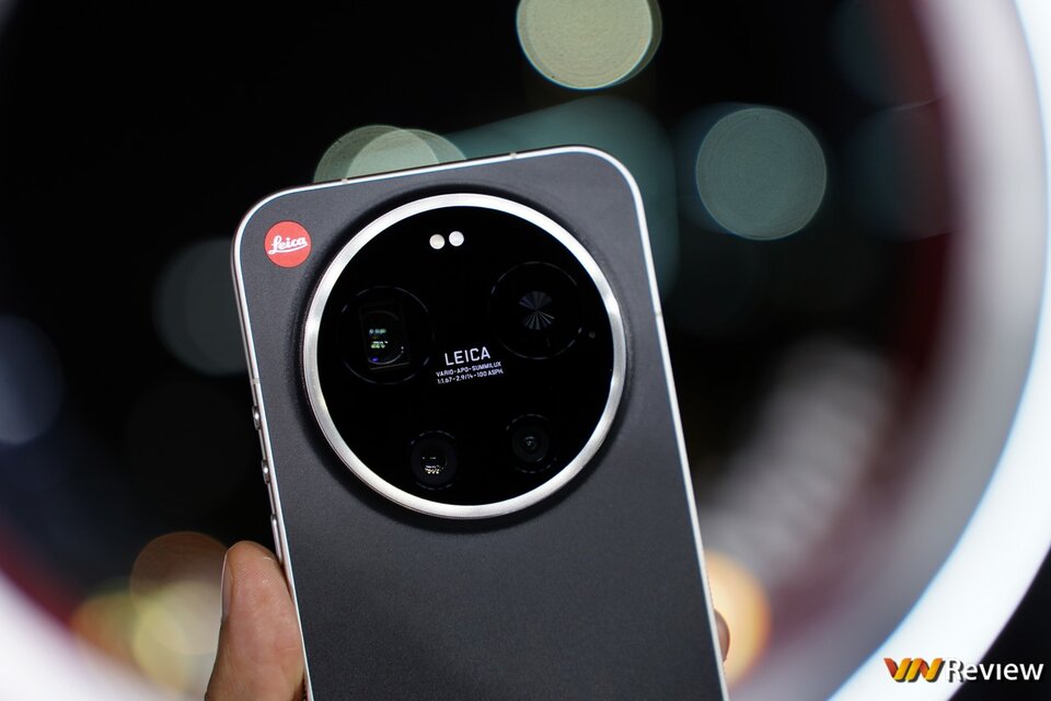 Trên tay Leica Leitzphone powered by Xiaomi: smartphone “lai” máy ảnh với mức giá xấp xỉ 50 triệu đồng