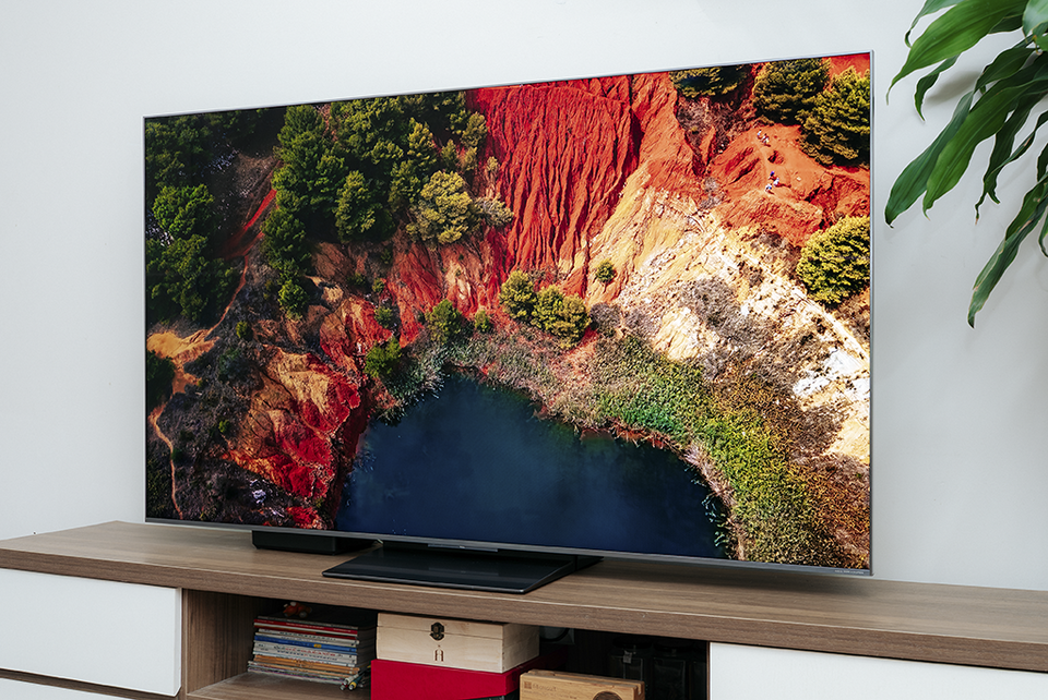 Trên tay TV SQD-MiniLED C8L: màu sắc rực rỡ chưa từng thấy ở TV LCD
